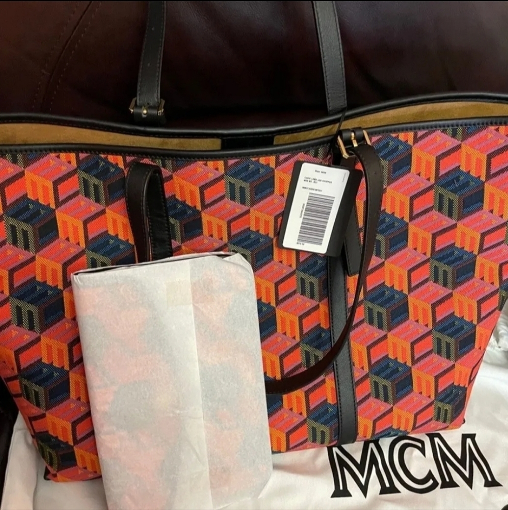 😍 RARE, NWT MCM CUBIC TOTE/ 100% AUTHENTIC🔥🔥 Make me an offer